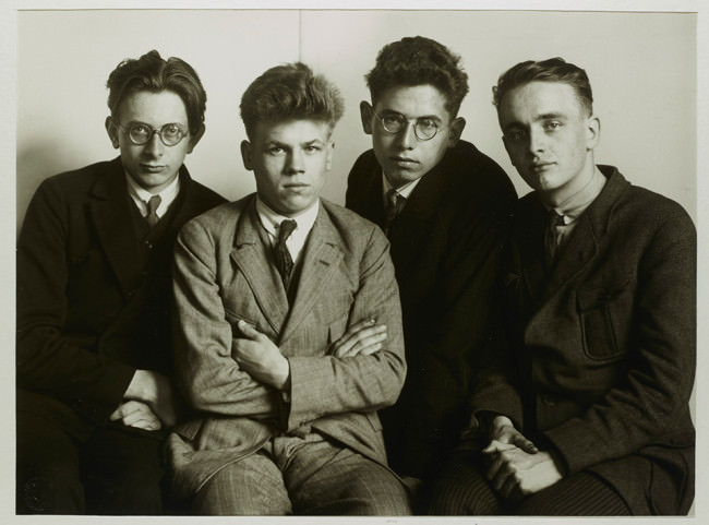 IV.18.4 Werksstudenten 1926 © Photographische Sammlung/SK Stiftung Kultur, Köln, bereitgestellt von der FEROZ Galerie Bonn