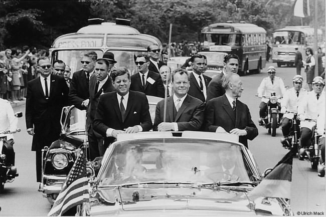 Kennedy auf seiner Triumphfahrt durch Berlin, 1963.