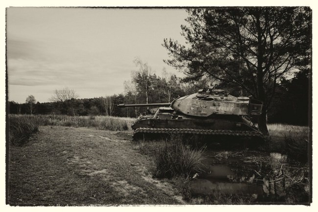 Panzer in Sepiatonung.
