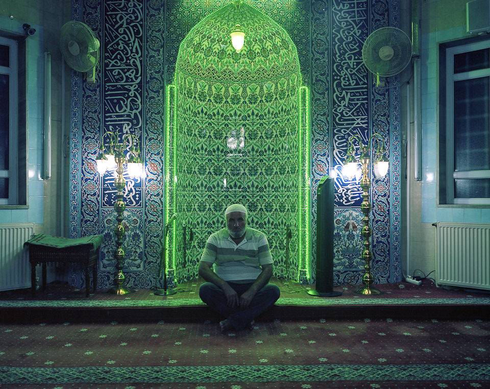 Portrait eines Imams in seiner Moschee.