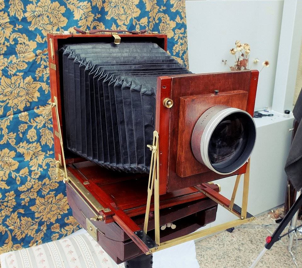 Eine alte Großformat-Kamera
