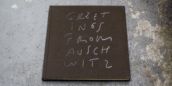 Buchcover von "Greetings from Auschwitz"