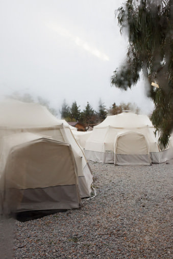 Weiße Zelte