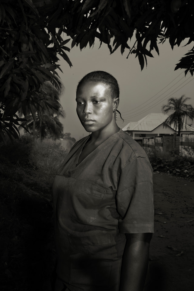 Schwarzweiß Portrait einer schwarzen Frau
