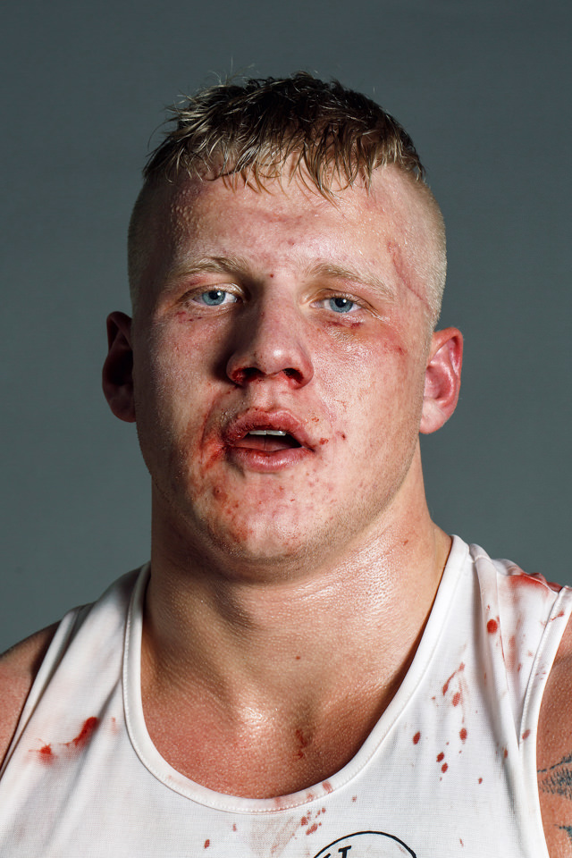 Portrait eines blutverschmierten Boxers