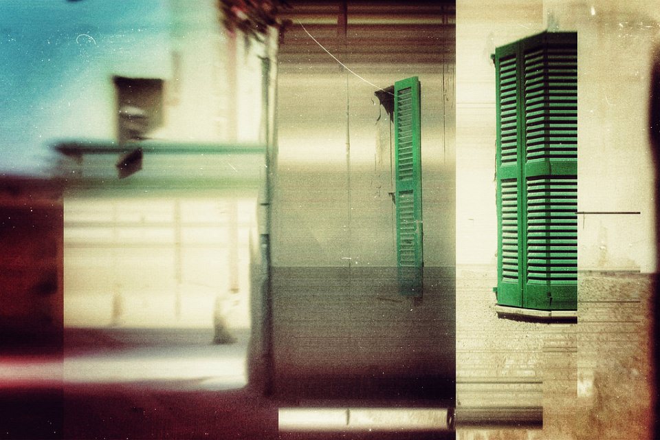 Collage aus grünen Fensterläden.