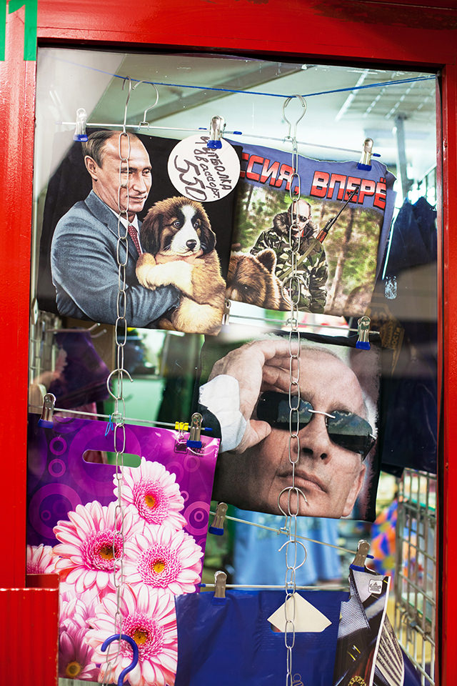 Schaufensteransicht mit Merchandise für Putin.