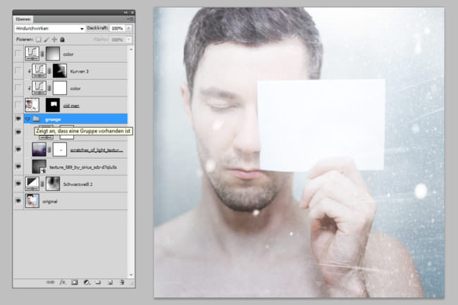 Photoshop Screenshot eines Mannes mit Papier vor dem Gesicht