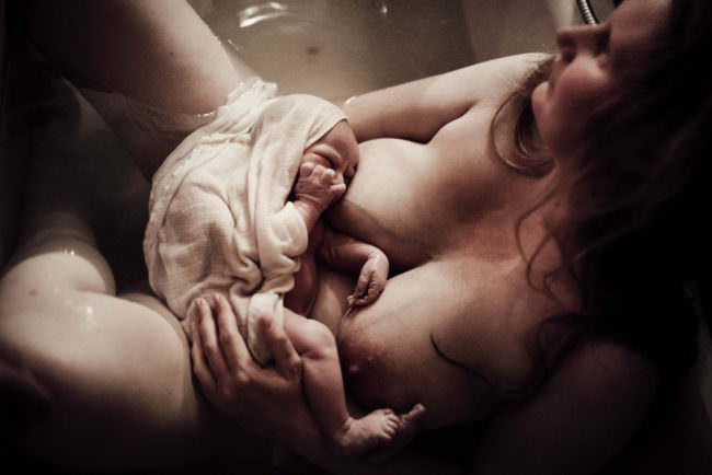 Mutter mit Neugeborenem
