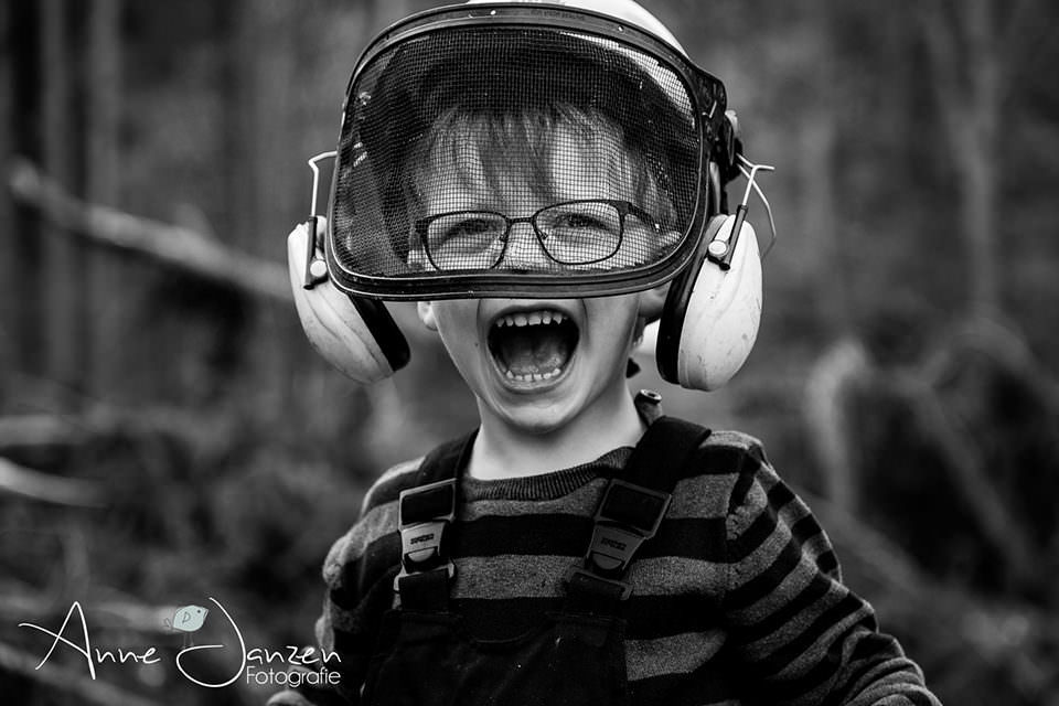 Kind mit Kopfhörern