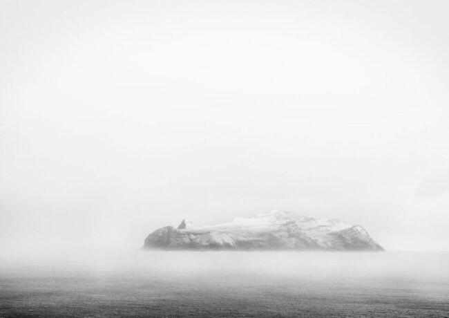 Eine Insel im Nebel