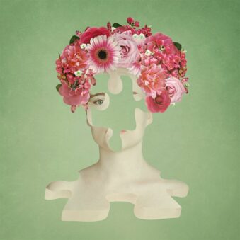 digitale Collage: Kopf mit Blumen und fehlendem Puzzleteil im Gesicht