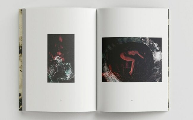 Fotobuch Doppelseite mit zwei experimentellen Fotografien