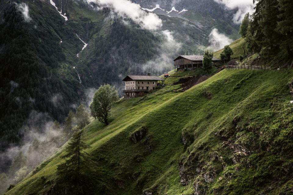 Blick auf einem Haus in der Alp