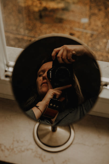 Selbstportrait im Spiegel mit Kamera